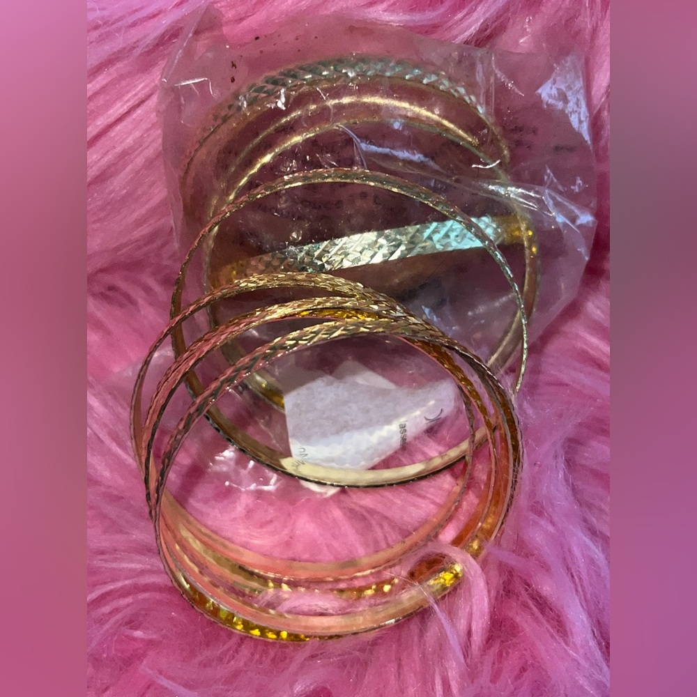 Gold bangled bracelet